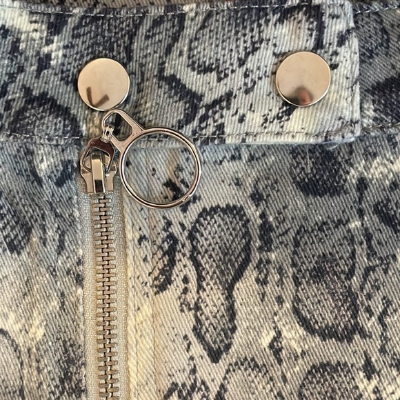 Toast Jeans Zip Front Snakeskin Print Skirt - Picture 8 of 13